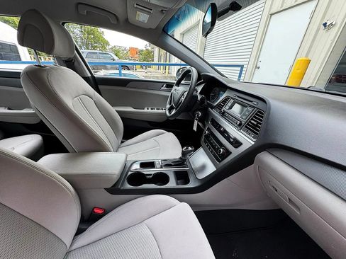 Used 2015 Hyundai Sonata SE FWD image 25