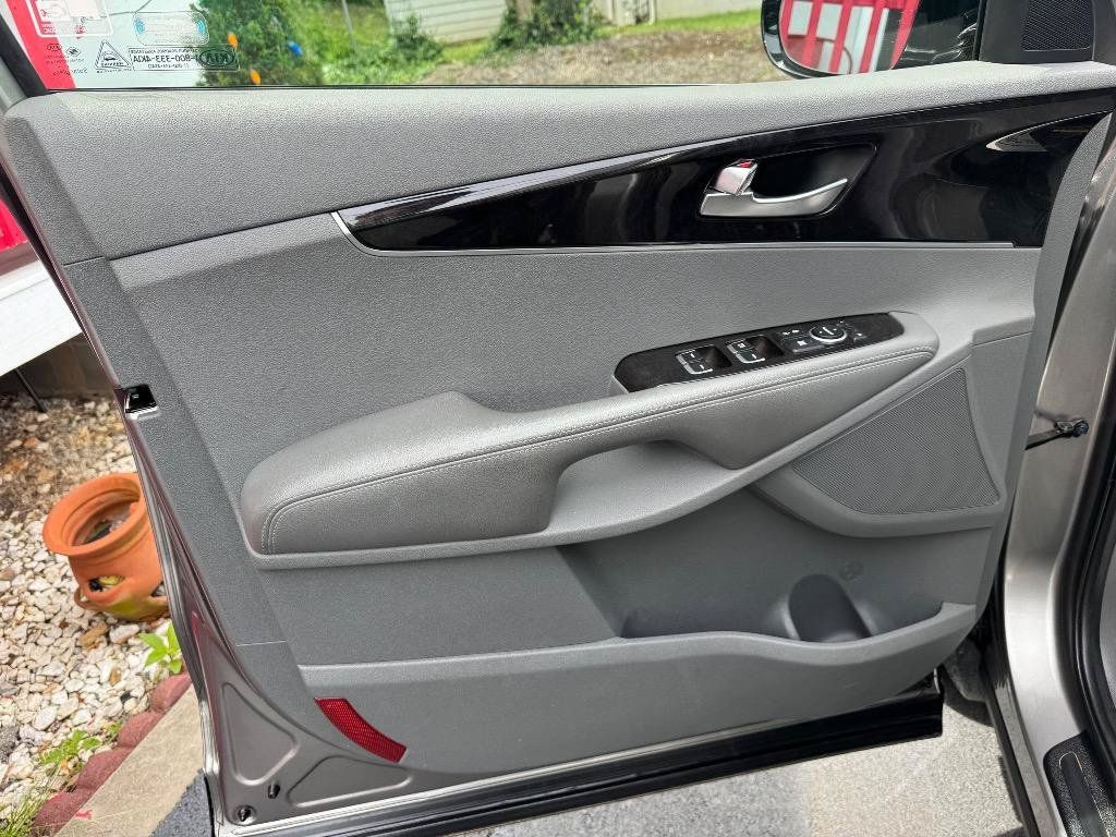 Used 2016 Kia Sorento EX FWD image 12
