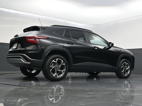 Used 2025 Chevrolet Trax LT w/ LT Convenience Package FWD image 40