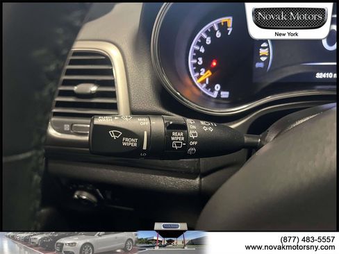 Used 2022 Jeep Grand Cherokee Laredo X image 23