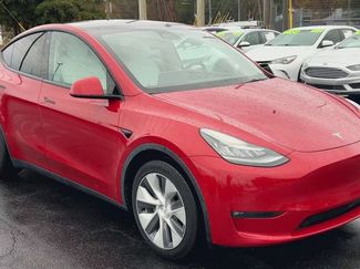 Used 2022 Tesla Model Y Long Range video 2
