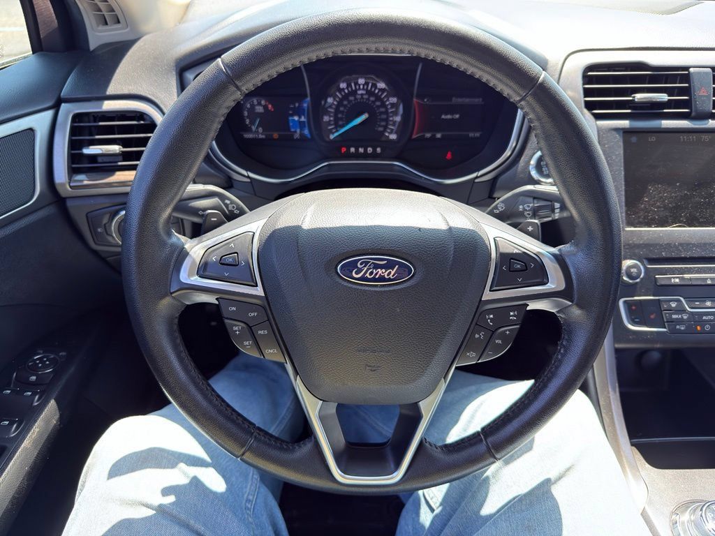 Used 2017 Ford Fusion SE w/ Fusion SE Technology Package FWD image 38