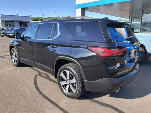 Used 2023 Chevrolet Traverse LT w/ LT Premium Package AWD/4WD image 2