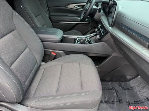 Used 2025 Chevrolet Traverse LT w/ Driver Confidence Package FWD image 13