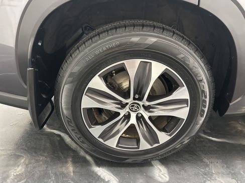 Used 2021 Toyota Highlander XLE image 35