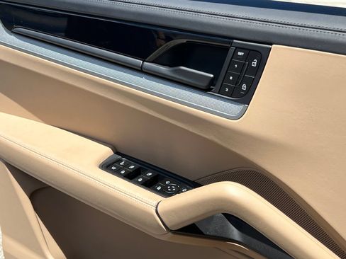 Certified 2024 Porsche Cayenne Coupe AWD/4WD image 30