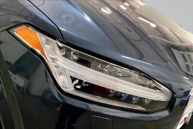 Certified 2025 Volvo XC90 T8 Plus w/ Protection Package Premier AWD/4WD image 33
