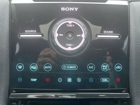 Used 2019 Ford Taurus Limited image 18