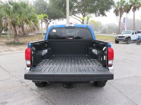 Used 2018 Toyota Tacoma TRD Off-Road image 6