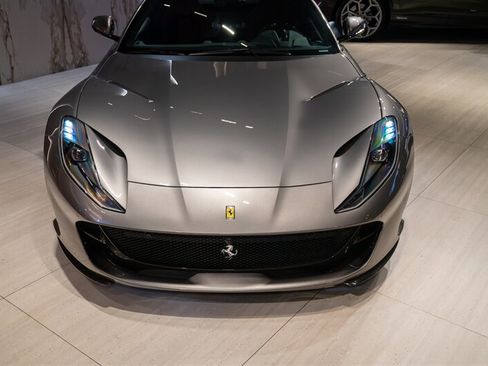 Used 2019 Ferrari 812 Superfast RWD image 5