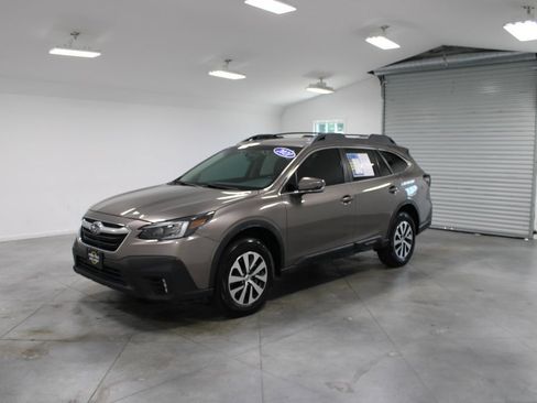 Used 2021 Subaru Outback Premium AWD/4WD image 4