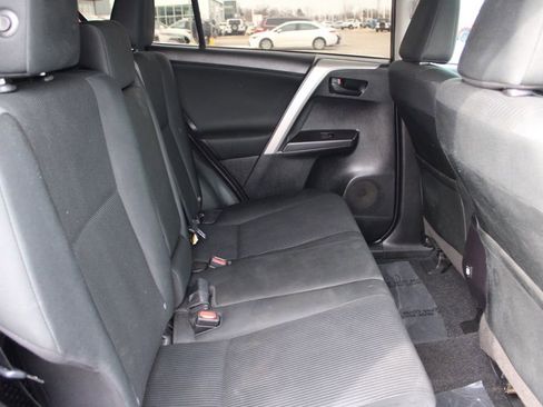 Used 2018 Toyota RAV4 LE image 21