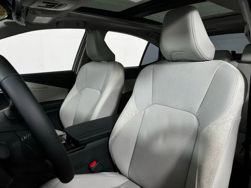 Used 2025 Toyota Camry XLE image 13