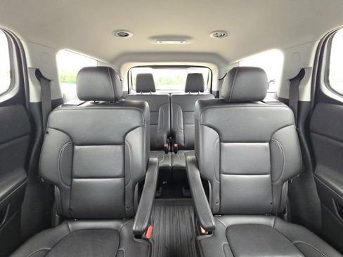 Used 2023 GMC Acadia SLT FWD image 19