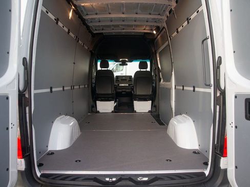 Used 2025 Mercedes-Benz Sprinter 2500 image 40