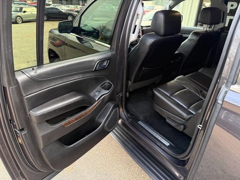 Used 2016 Chevrolet Suburban LT image 11