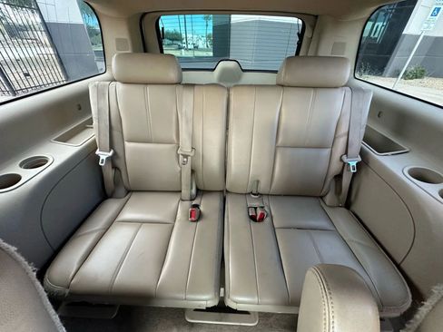 Used 2011 GMC Yukon XL SLT w/ SLT-2 Equipment Package image 18