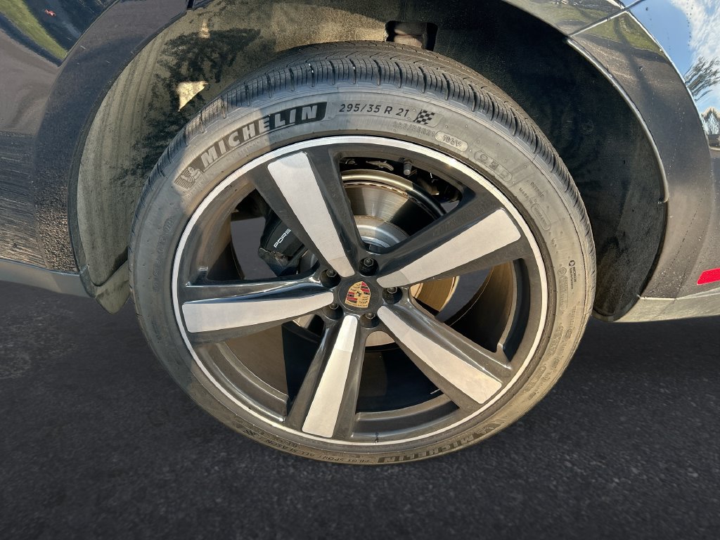 Used 2024 Porsche Macan AWD/4WD image 10