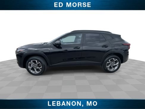 Certified 2025 Chevrolet Trax LT w/ LT Convenience Package FWD image 5