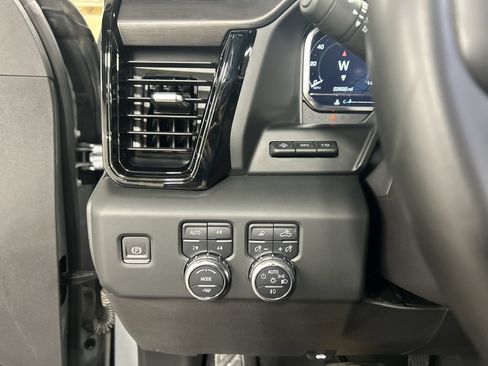Certified 2024 GMC Sierra 1500 AT4 w/ Technology Package AWD/4WD image 19