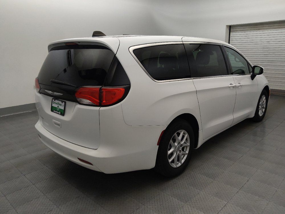 Used 2023 Chrysler Voyager LX FWD image 9