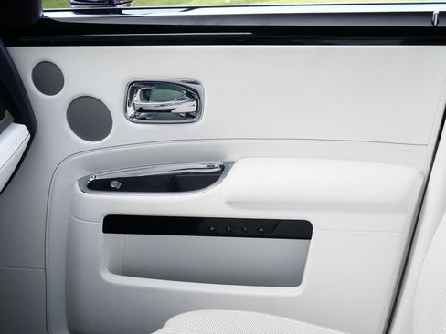 Used 2017 Rolls-Royce Ghost image 11