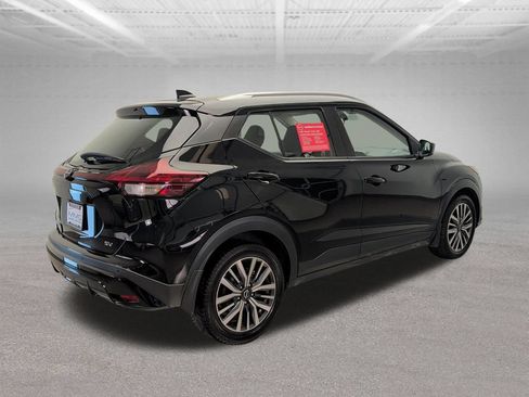 Certified 2022 Nissan Kicks SV FWD image 7