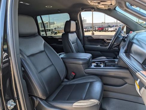Used 2025 Chevrolet Suburban LT w/ Comfort Package AWD/4WD image 26