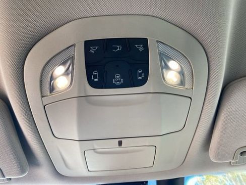 Used 2018 Chrysler Pacifica Touring-L Plus image 16