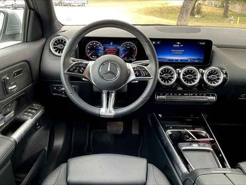 Certified 2025 Mercedes-Benz GLA 250 image 4