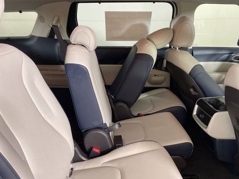 New 2026 Kia Carnival EX image 16