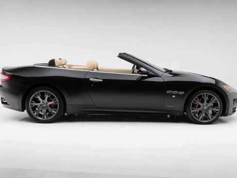 Used 2015 Maserati GranTurismo Convertible RWD image 15