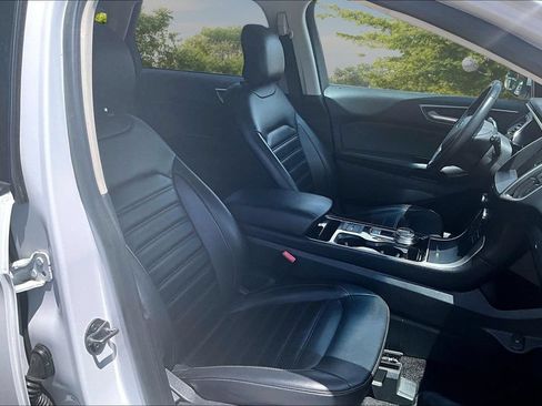 Used 2019 Ford Edge SEL w/ Equipment Group 201A FWD image 7