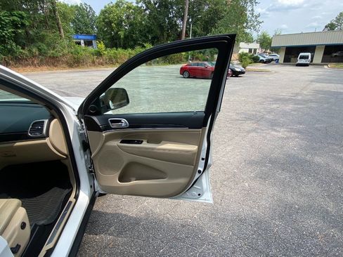 Used 2019 Jeep Grand Cherokee Limited RWD image 52