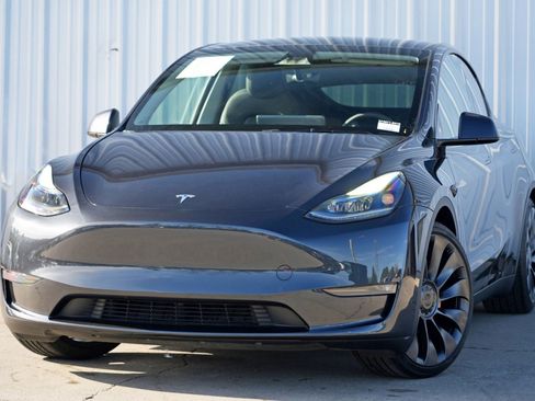Used 2024 Tesla Model Y Performance image 3
