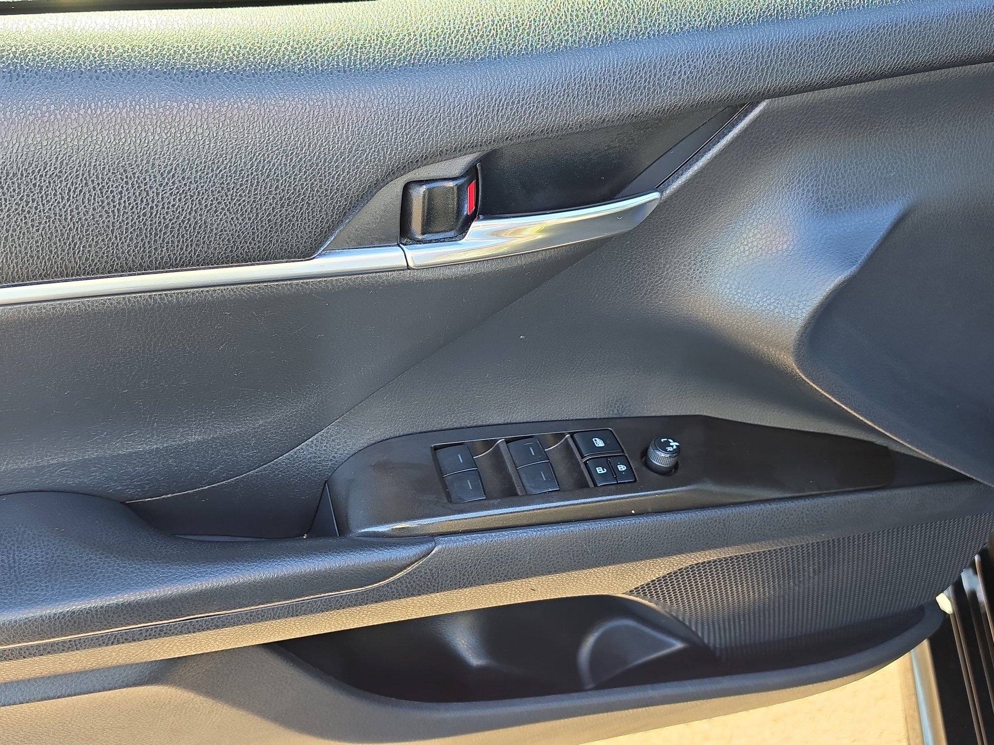 Certified 2021 Toyota Camry SE w/ Cold Weather Package FWD image 11