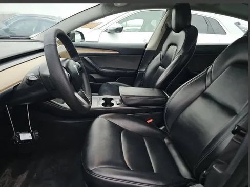 Used 2022 Tesla Model 3 Standard Range RWD image 3