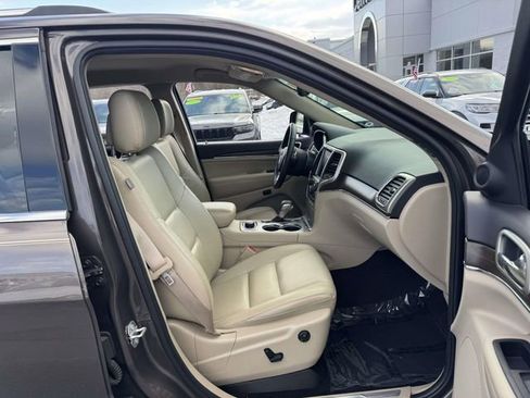 Used 2017 Jeep Grand Cherokee Limited image 11