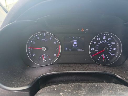 Used 2019 Kia Forte LXS FWD image 9