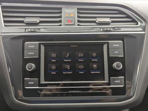 Used 2020 Volkswagen Tiguan S image 28
