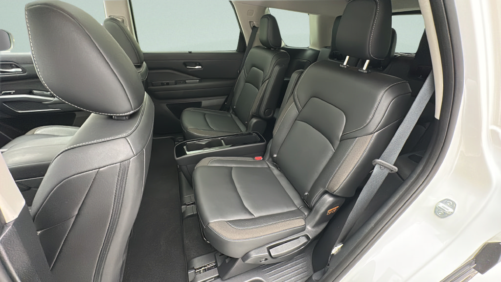 Used 2023 Nissan Pathfinder SL w/ SL Premium Package AWD/4WD image 10