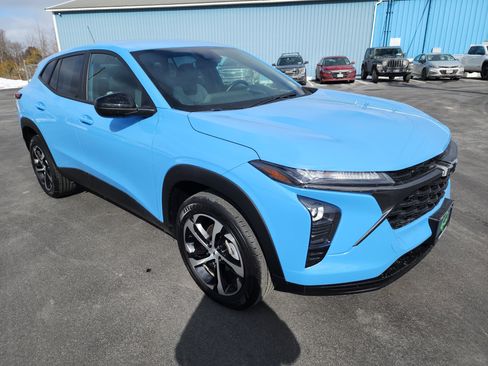 Certified 2024 Chevrolet Trax RS image 2