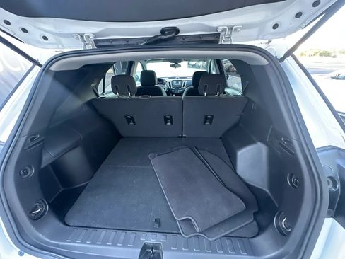 Used 2018 Chevrolet Equinox LT FWD image 16
