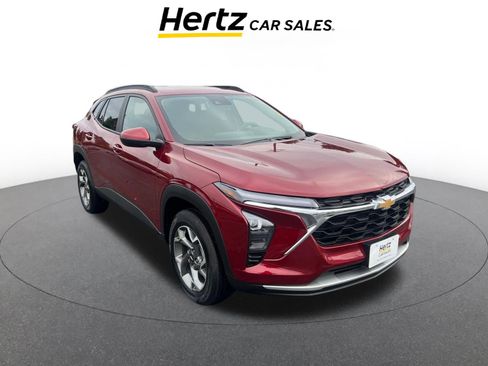 Used 2025 Chevrolet Trax LT image 1