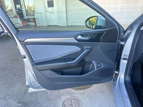 Used 2025 Volkswagen Jetta SE image 20