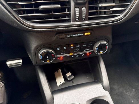 Used 2023 Ford Escape ST-Line Select image 15