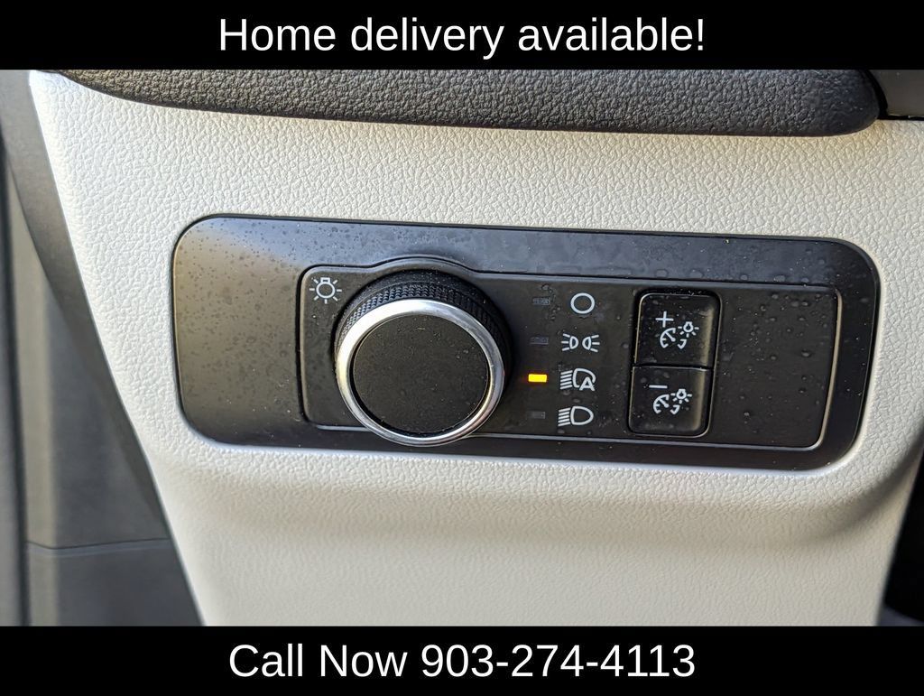 Used 2025 Ford Escape Active AWD/4WD image 25