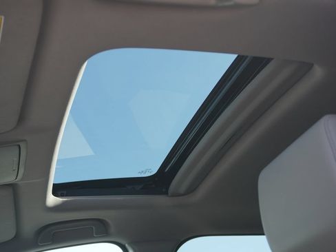 Used 2022 Honda CR-V Touring image 10