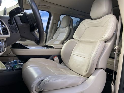 Used 2020 Lincoln Navigator Reserve image 7