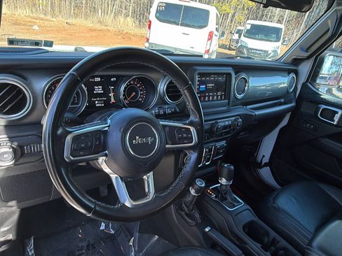 Used 2020 Jeep Wrangler Unlimited Sahara image 24